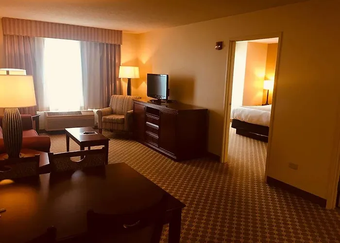 Country & By Radisson, Crystal Lake, Il 4*