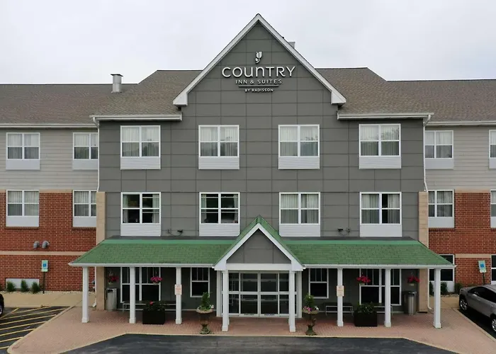 Country & By Radisson, Crystal Lake, Il