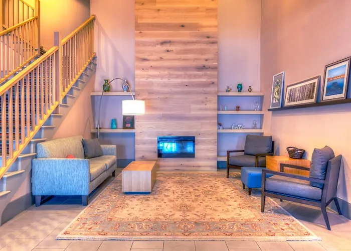 Country & By Radisson, Crystal Lake, Il 4*
