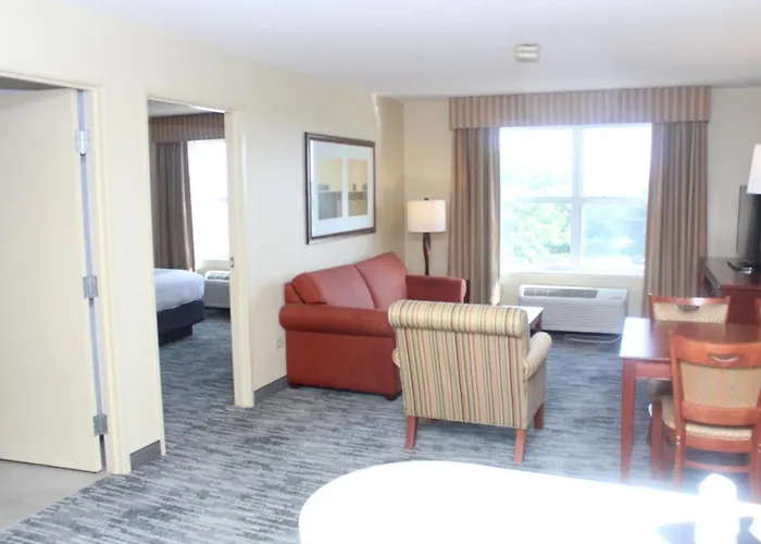 Hotel Country & By Radisson, Crystal Lake, Il