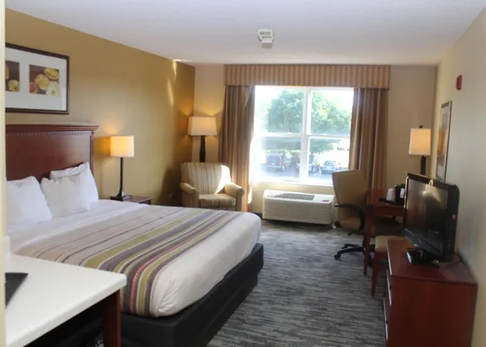 Country & By Radisson, Crystal Lake, Il