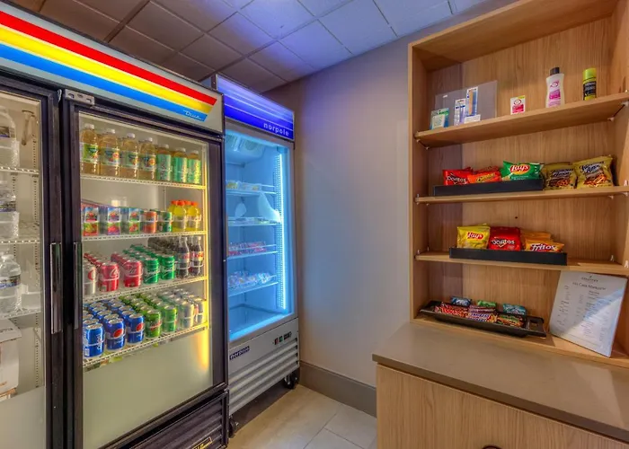 Country & By Radisson, Crystal Lake, Il 4*