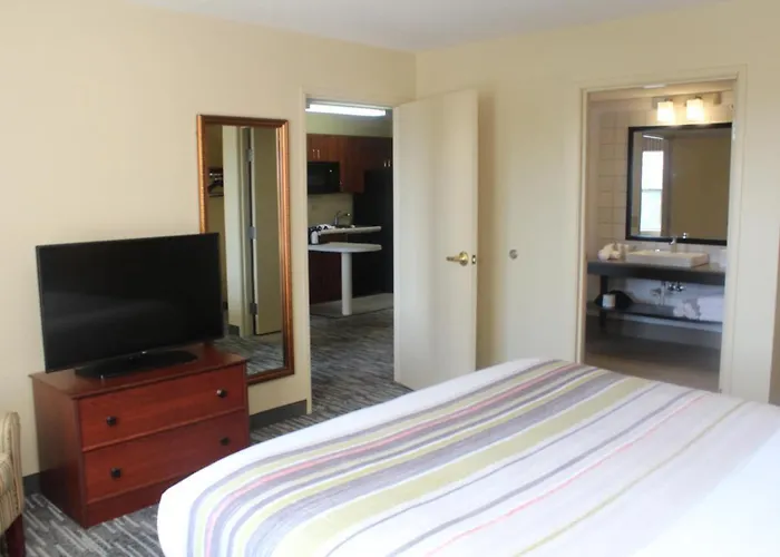 Hotel Country & By Radisson, Crystal Lake, Il 4*