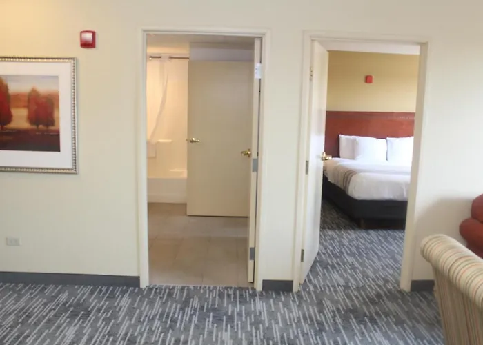 Country & By Radisson, Crystal Lake, Il