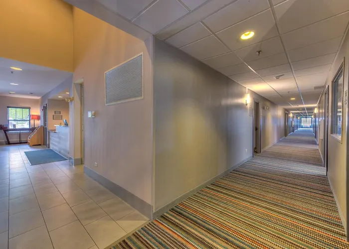 Country & By Radisson, Crystal Lake, Il Hotel 4*