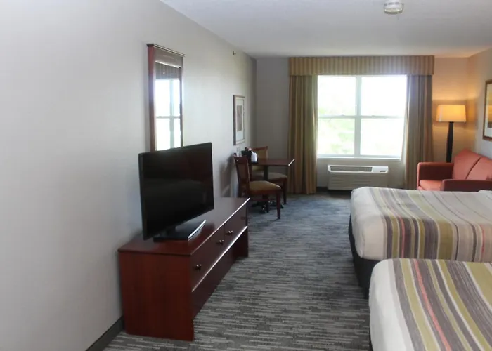 Country & By Radisson, Crystal Lake, Il 4*