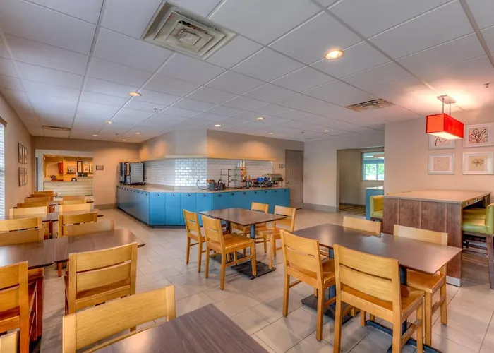 Hotel Country & By Radisson, Crystal Lake, Il 4*