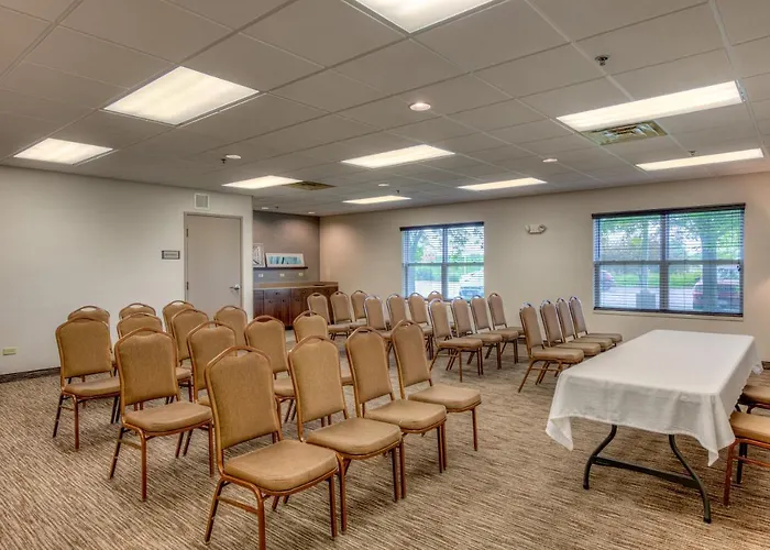 Country & By Radisson, Crystal Lake, Il 4*