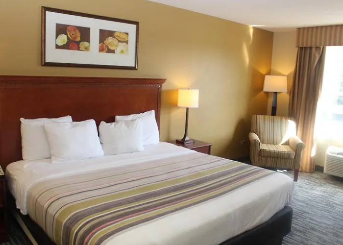 Country & By Radisson, Crystal Lake, Il