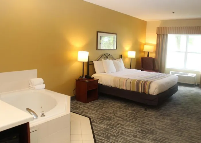 Hotel Country & By Radisson, Crystal Lake, Il