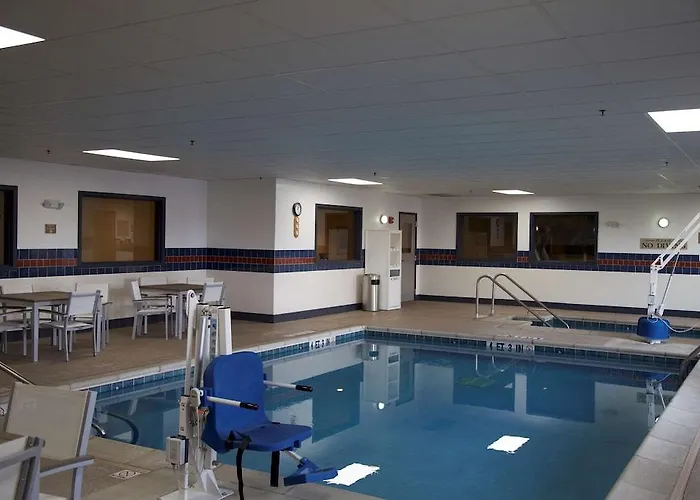 Country & By Radisson, Crystal Lake, Il Hotel