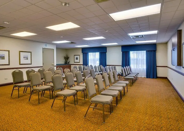 Country & By Radisson, Crystal Lake, Il Hotel 4*