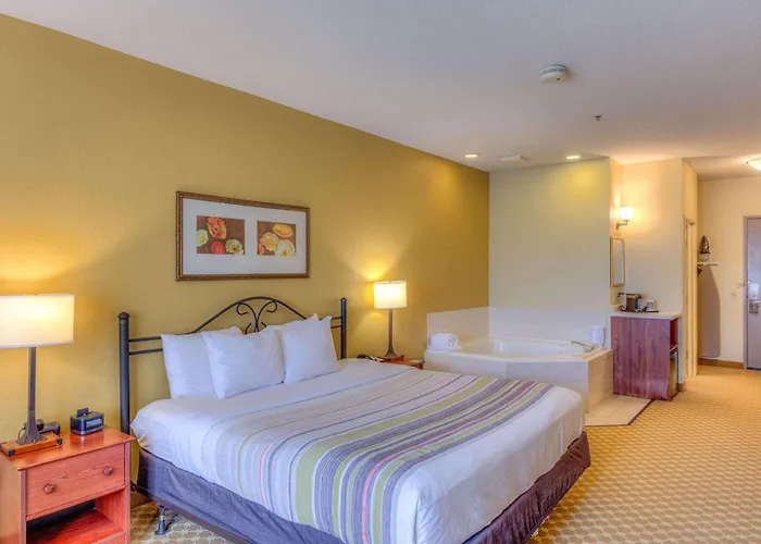 Country & By Radisson, Crystal Lake, Il