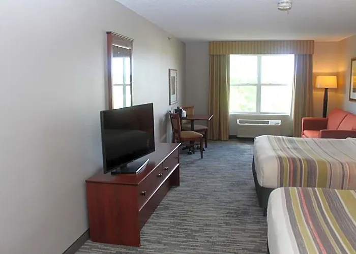Hotel Country & By Radisson, Crystal Lake, Il
