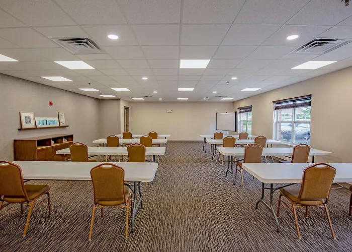 Country & By Radisson, Crystal Lake, Il Hotel