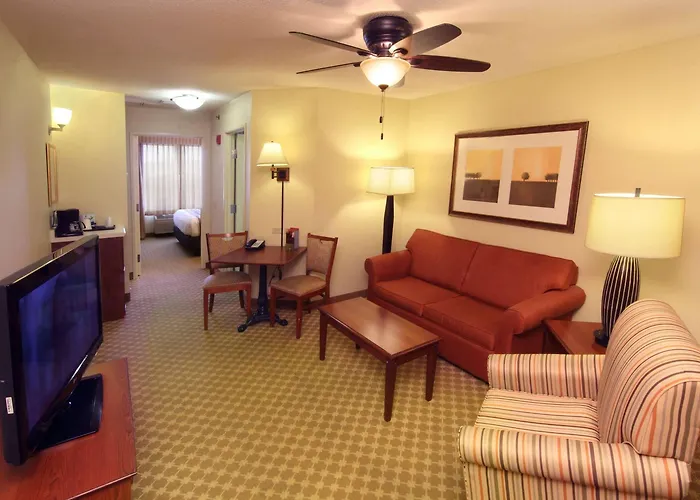 Country & By Radisson, Crystal Lake, Il