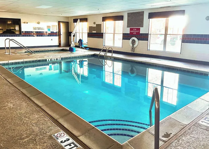 Country & By Radisson, Crystal Lake, Il Hotel